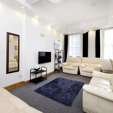 Joivy 3 Bed Flat In Old Town, Close To Grassmarket 에든버러 외부 사진