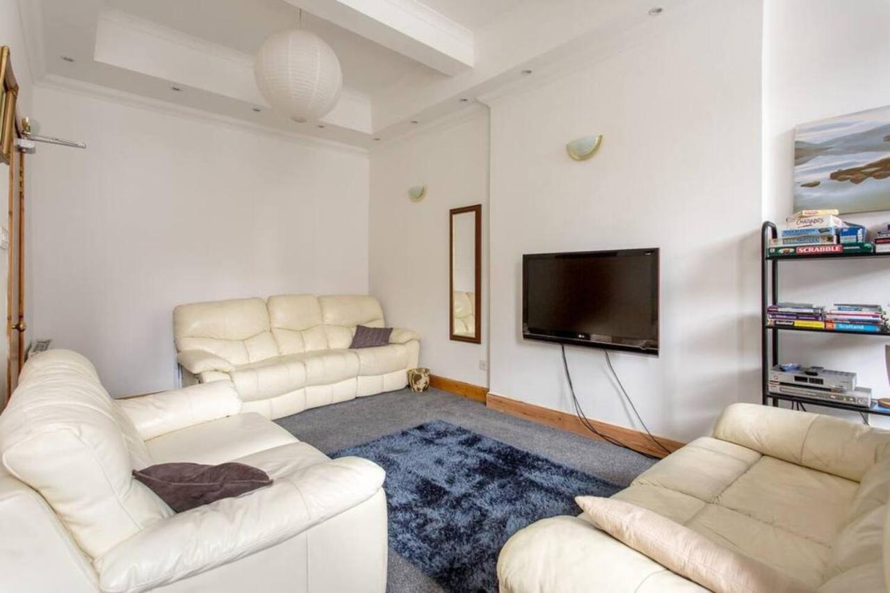 Joivy 3 Bed Flat In Old Town, Close To Grassmarket 에든버러 외부 사진