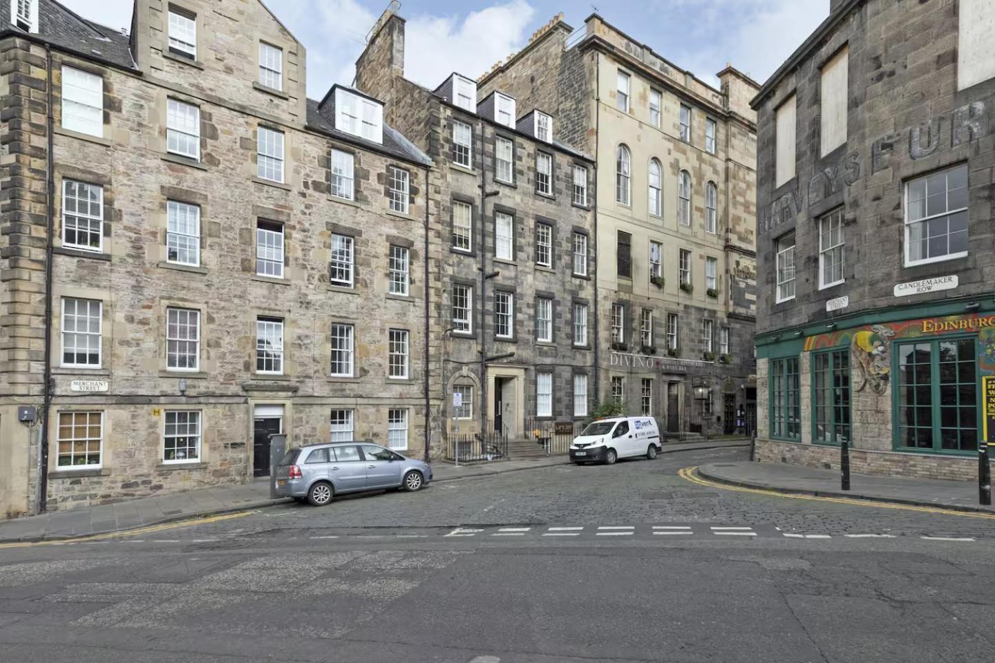 Joivy 3 Bed Flat In Old Town, Close To Grassmarket 에든버러 외부 사진