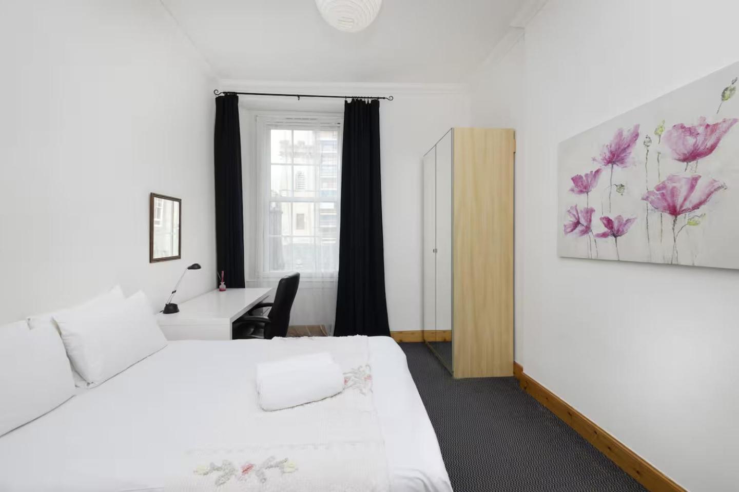 Joivy 3 Bed Flat In Old Town, Close To Grassmarket 에든버러 외부 사진