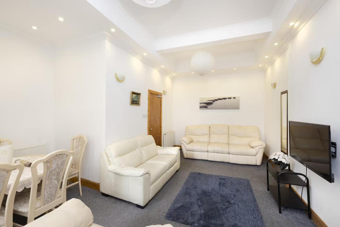 Joivy 3 Bed Flat In Old Town, Close To Grassmarket 에든버러 외부 사진