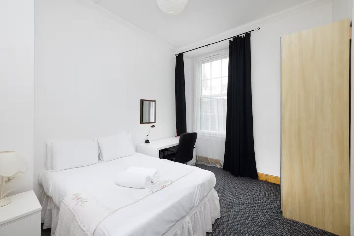 Joivy 3 Bed Flat In Old Town, Close To Grassmarket 에든버러 외부 사진