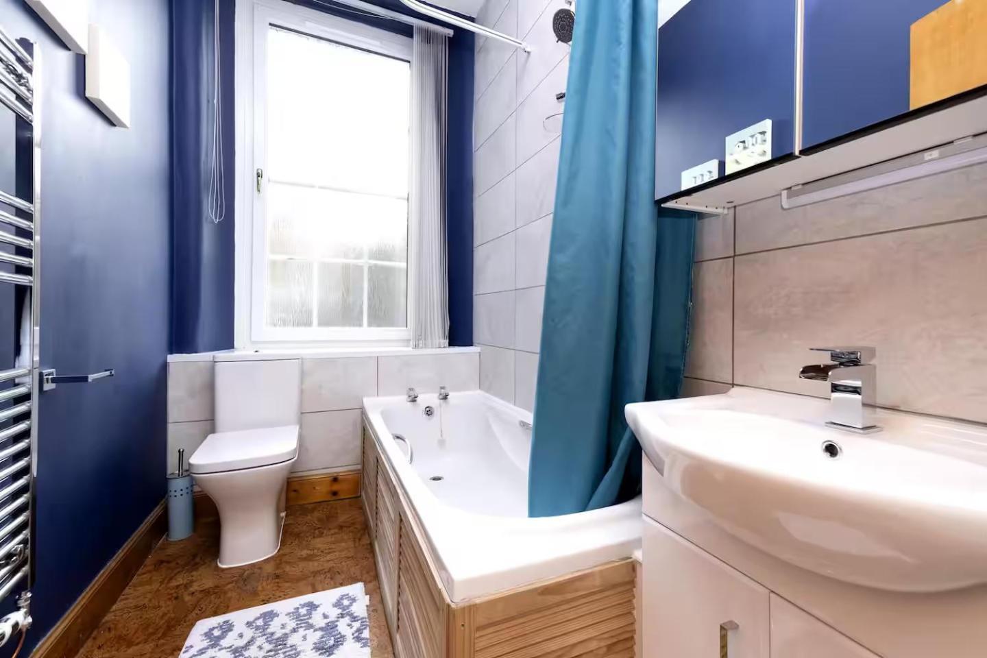Joivy 3 Bed Flat In Old Town, Close To Grassmarket 에든버러 외부 사진